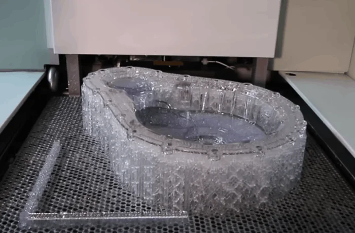 Modello stampato in resina trasparente su piattaforma SLA